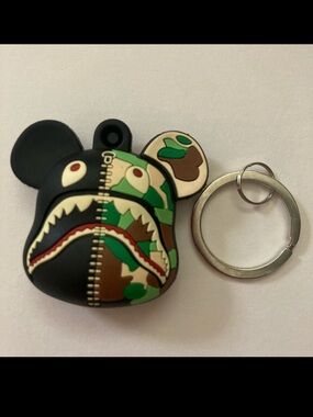 NWOT AirTag keychain holder